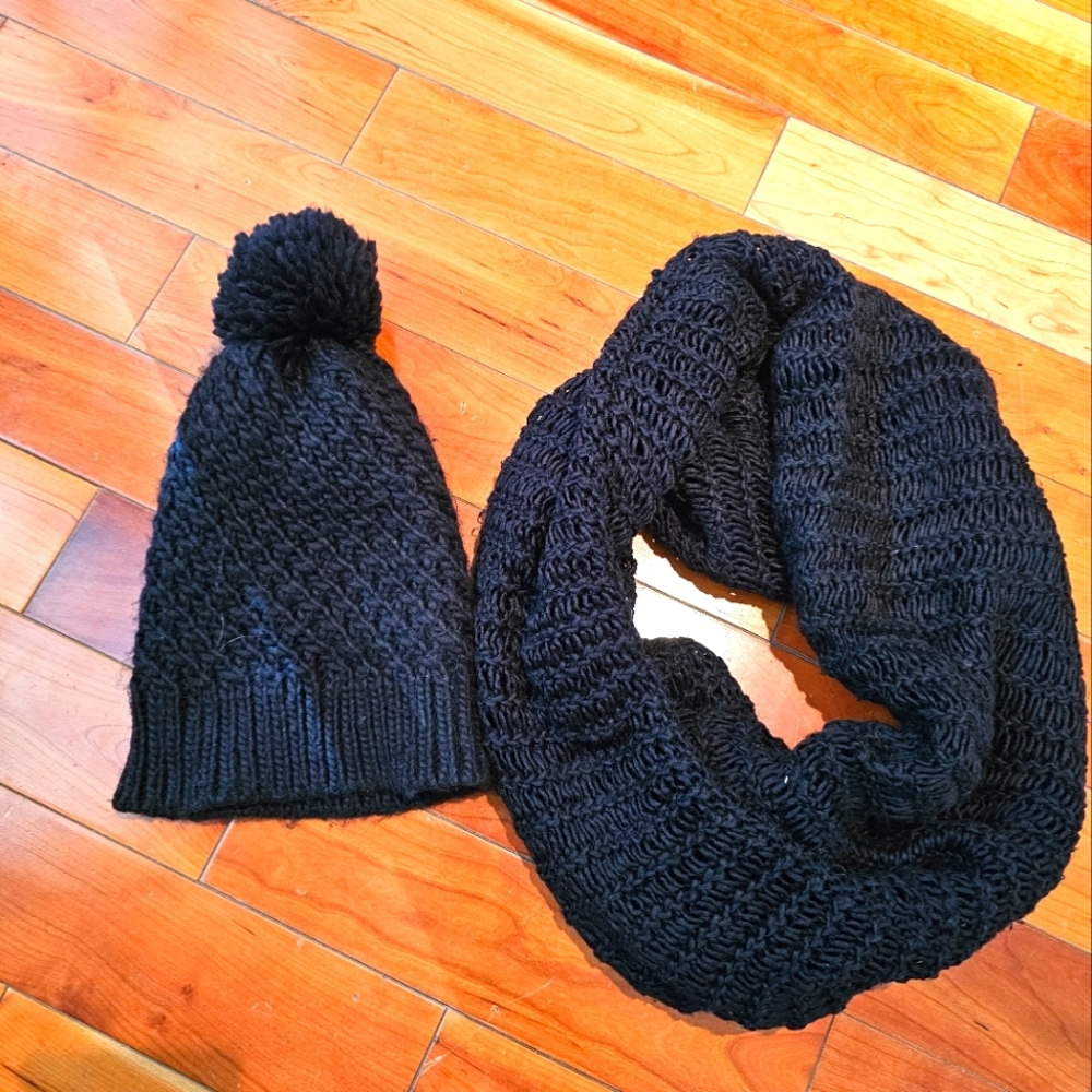 Knit hat and scarf